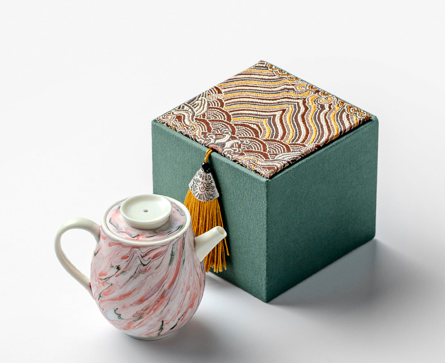 Dunhuang Feitian Dezhong teapot